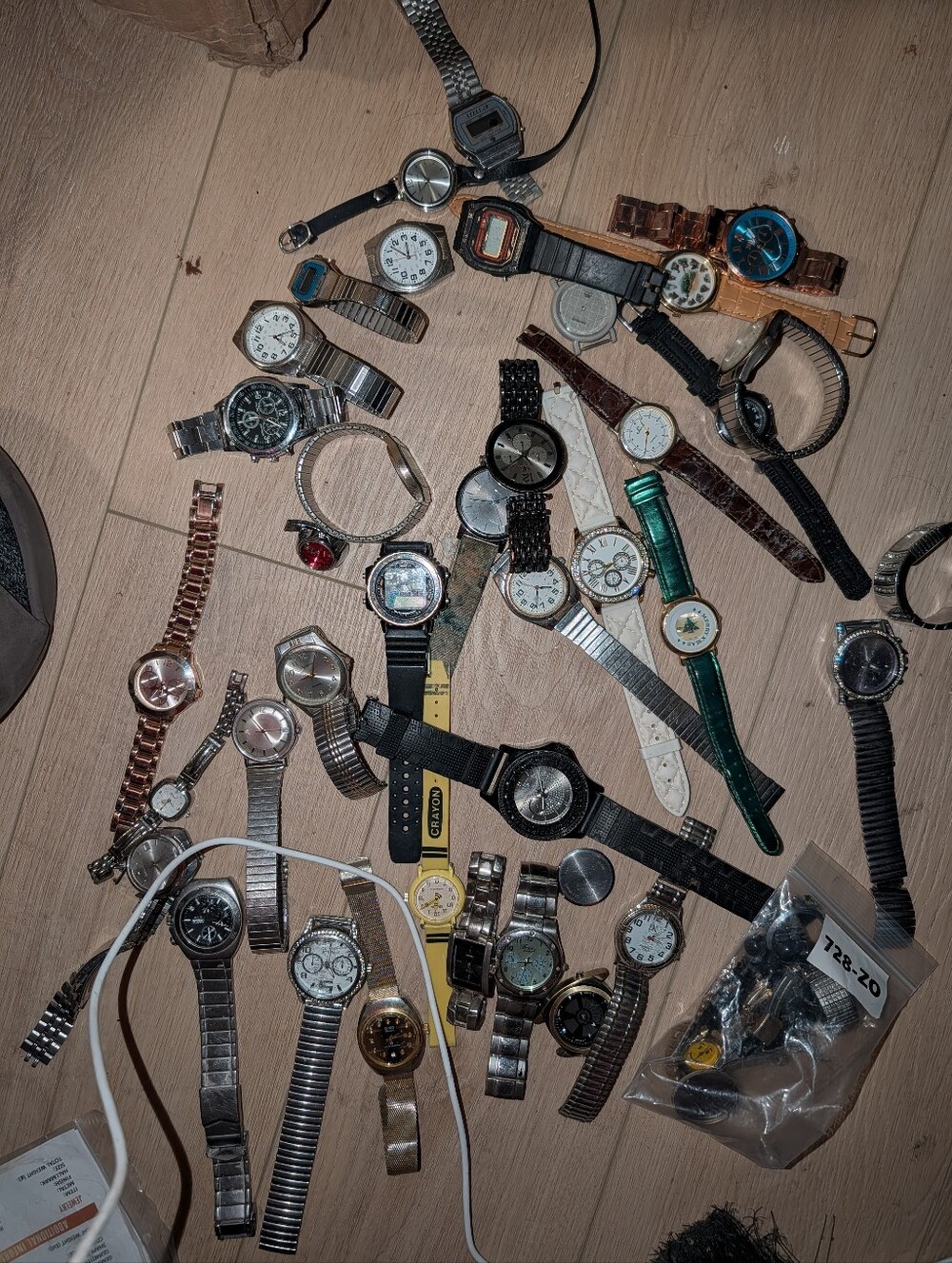 Men's Mixed Metal and Leather Watch Lot - Black, Silver, Gold, Yellow